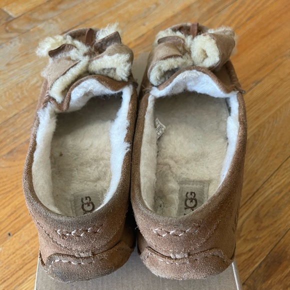 UGG Chestnut Shearling Moccasin Slippers - Picture 5 of 5